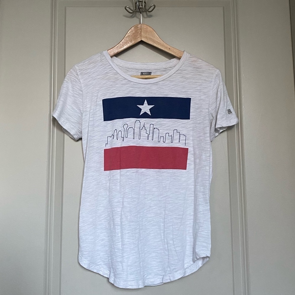 AEO Women’s Tailgate Tee | Dallas TX Skyline | Size Small